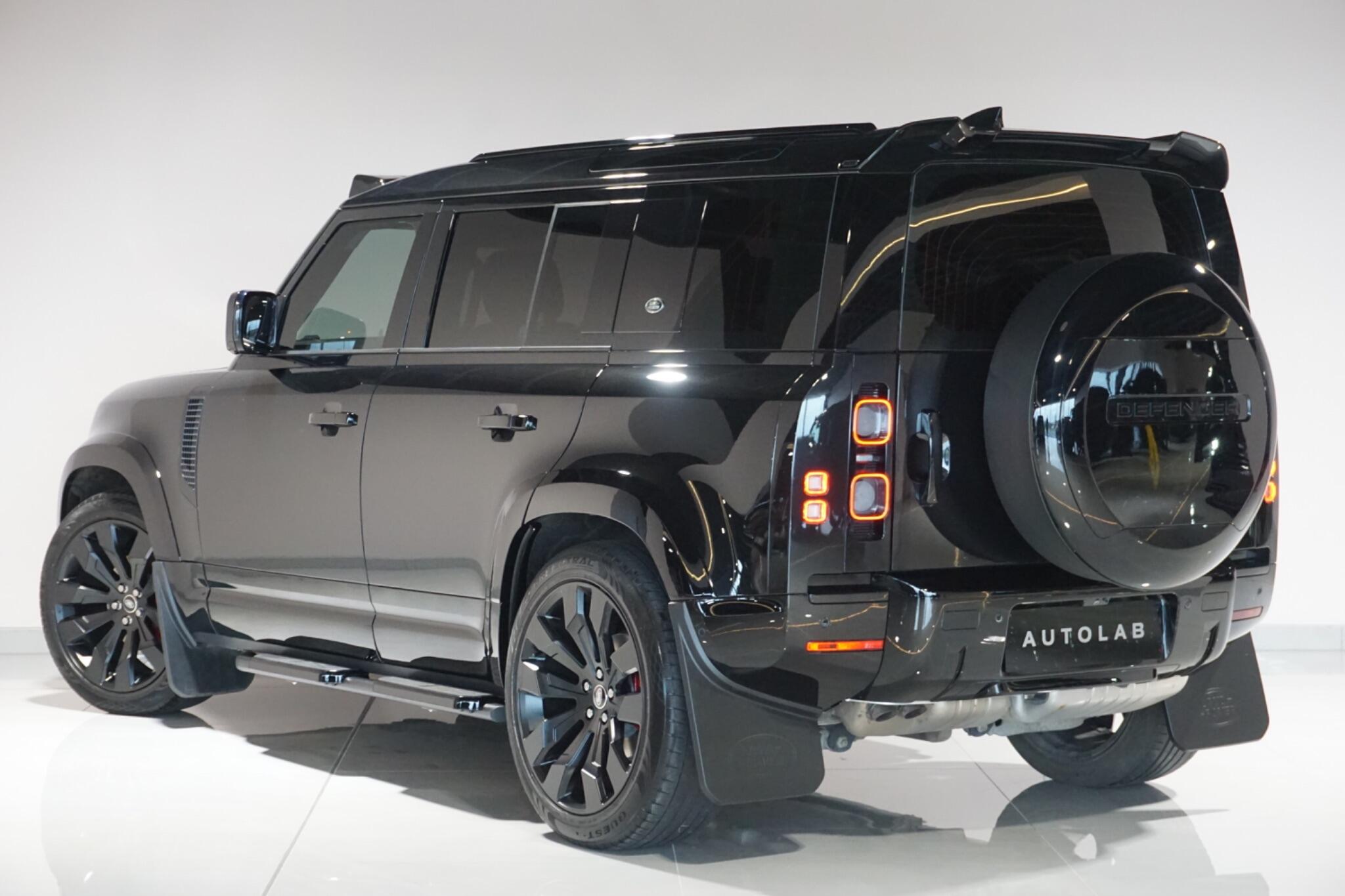 Land Rover Defender 110 3.0 D250 MHEV SE SUV 5dr Diesel Auto 4WD Euro 6 (s/s) (250 ps)